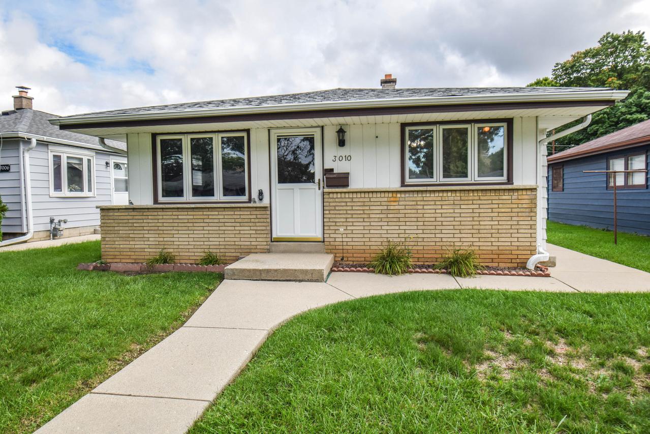 3010 S 96th St, West Allis, WI 53227