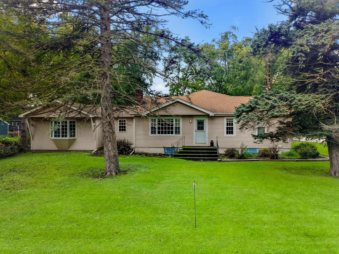 N1409 N Hillside Blvd, Bloomfield, WI 53128