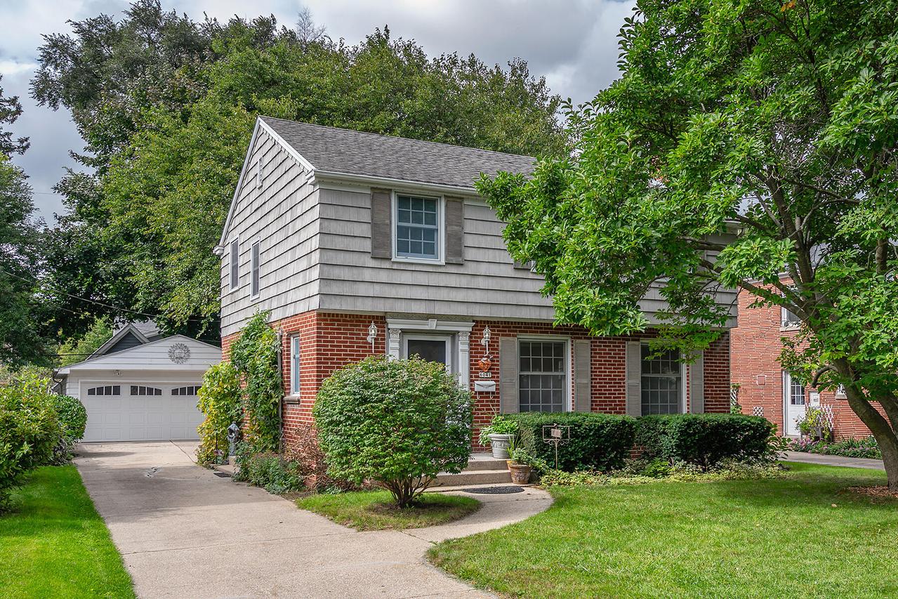 6041 N Santa Monica Blvd, Whitefish Bay, WI 53217