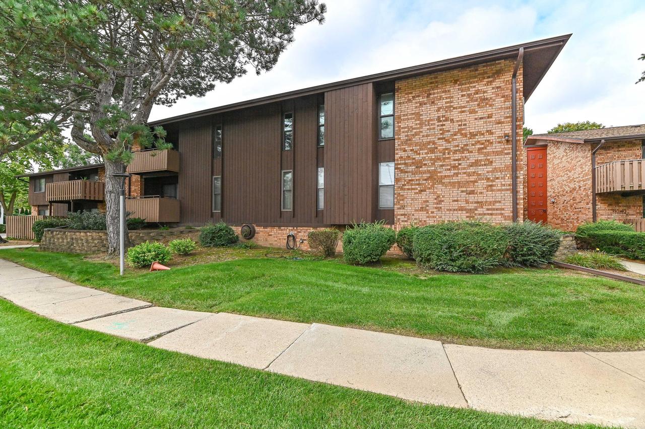 7003 N Green Bay Ave #A, Glendale, WI 53209