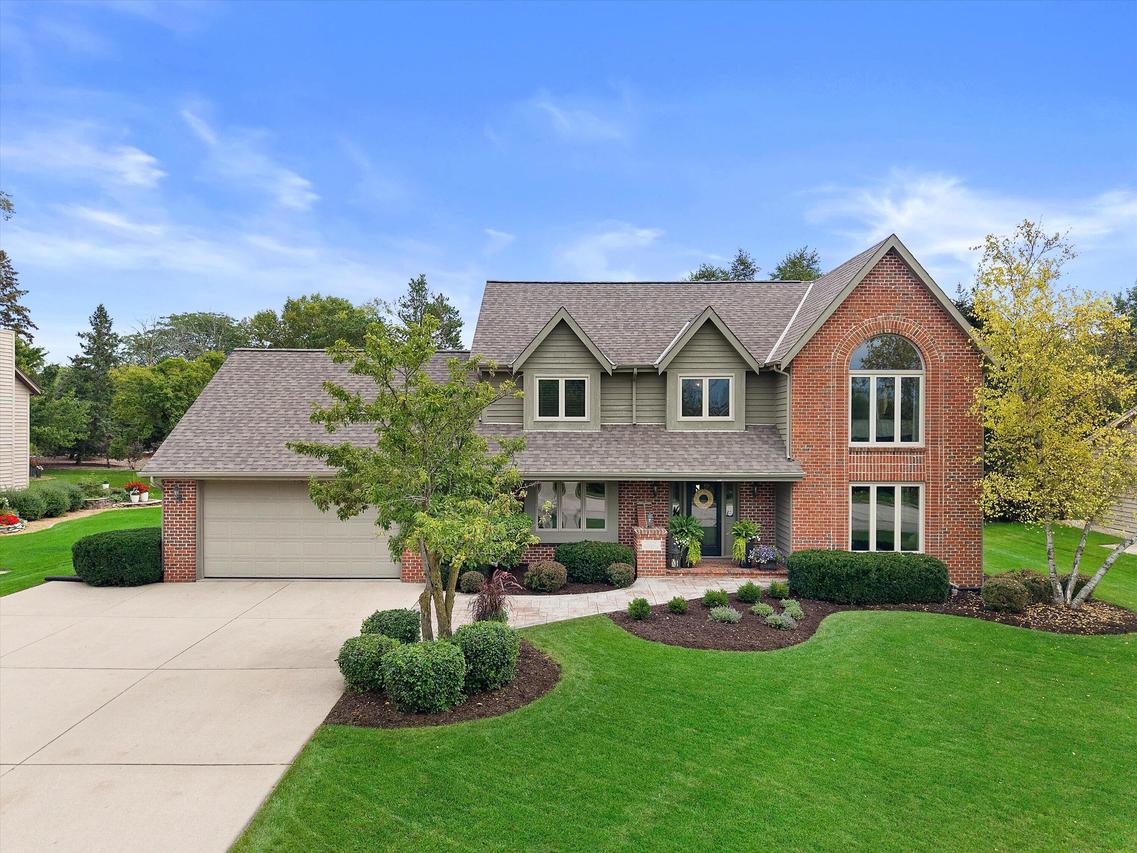 W163N7576 Tamarack Trl, Menomonee Falls, WI 53051