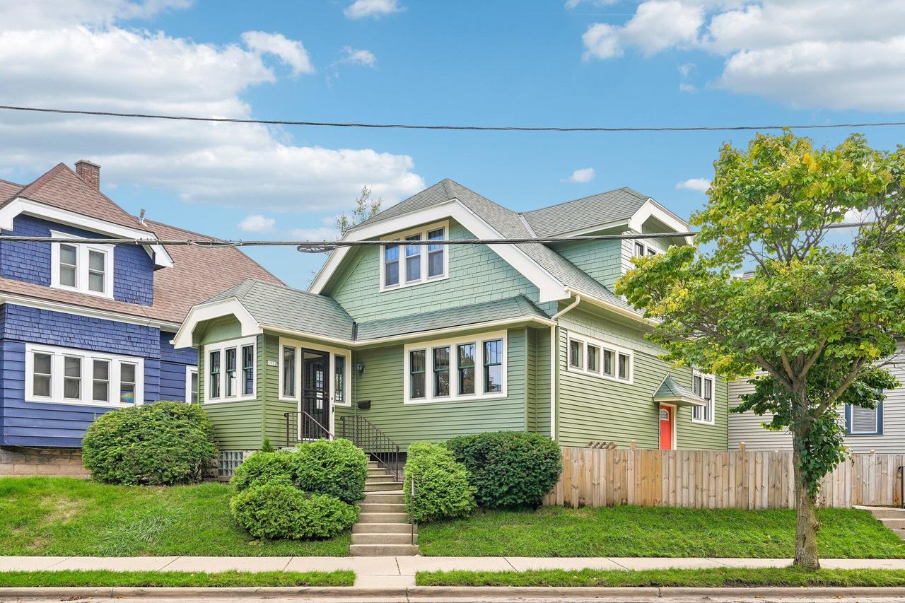 1952 N Warren Ave, Milwaukee, WI 53202