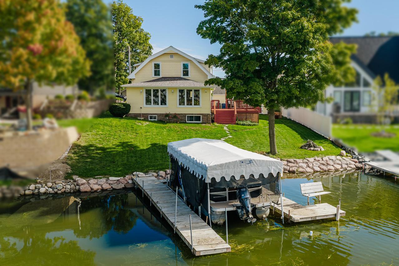 W186S7577 Kingston Dr, Muskego, WI 53150