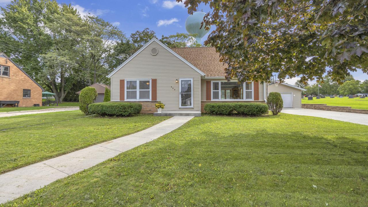 224 S 2nd St, Cedar Grove, WI 53013