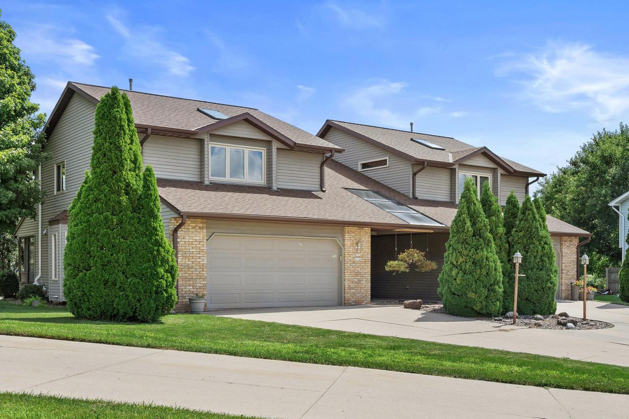 W232N6140 Teakwood Ct, Sussex, WI 53089