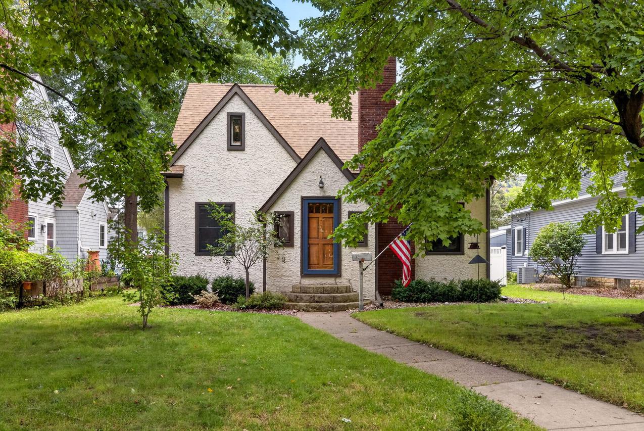 416 N 22nd St, La Crosse, WI 54601