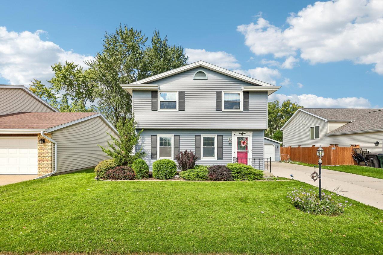 8504 Westbrook Dr, Sturtevant, WI 53177