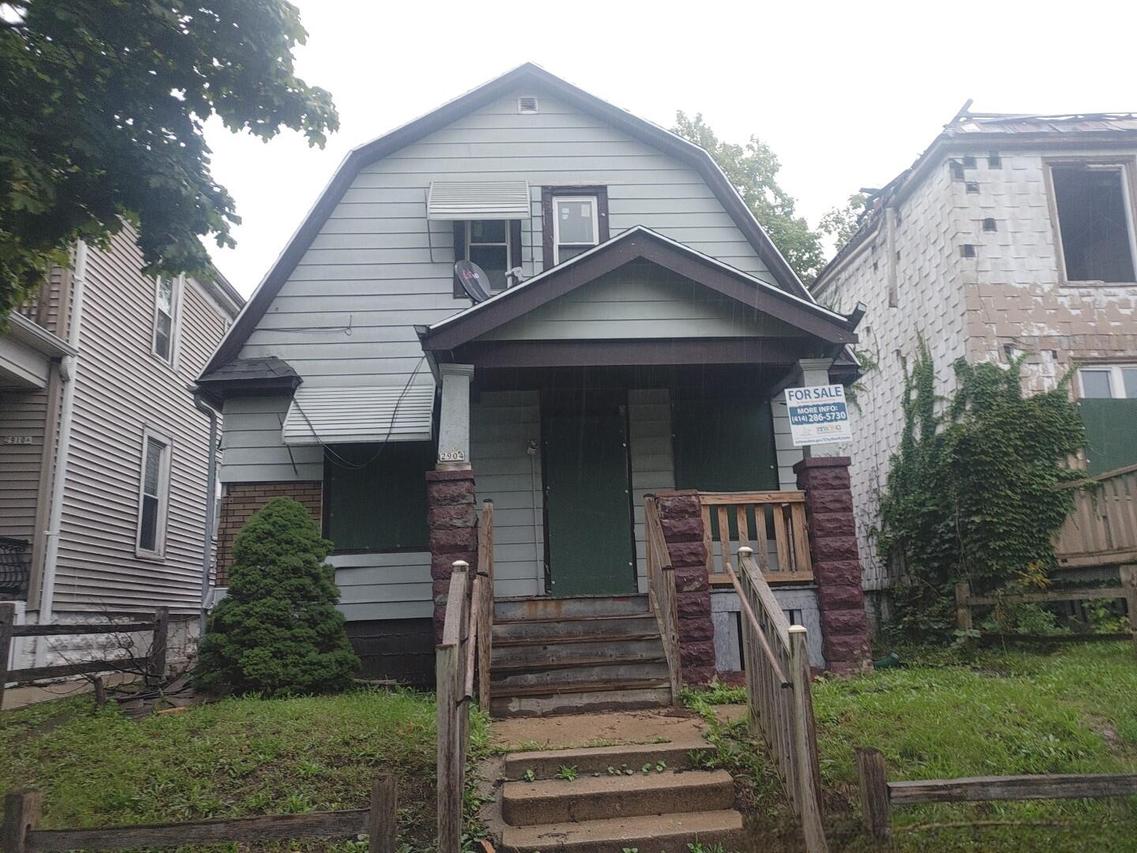 2904 N 28th St, Milwaukee, WI 53210