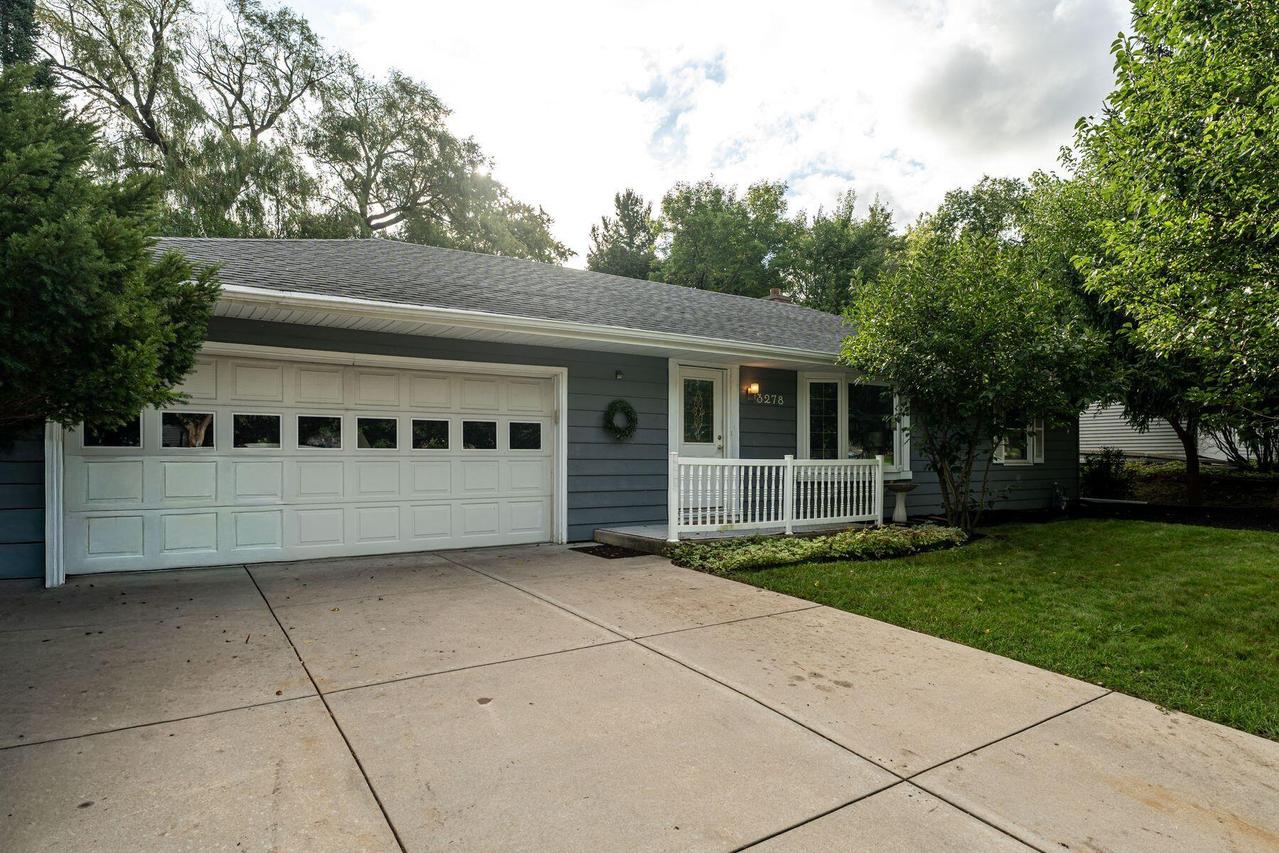 3278 N 106th St, Wauwatosa, WI 53222