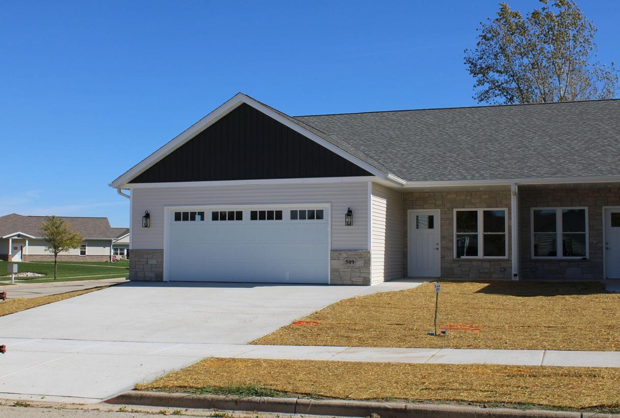 509 Emerald Pt #16, Kewaskum, WI 53040