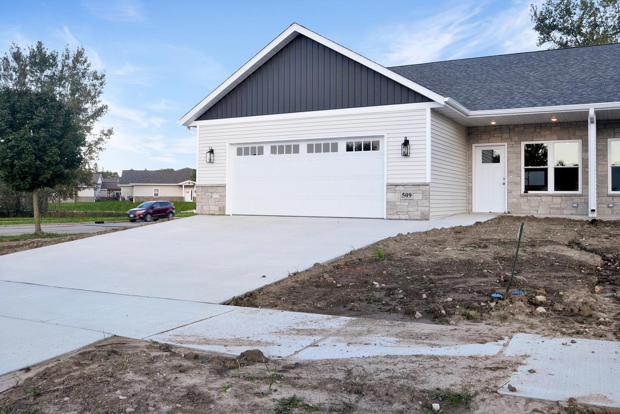 509 Emerald Pt #16, Kewaskum, WI 53040