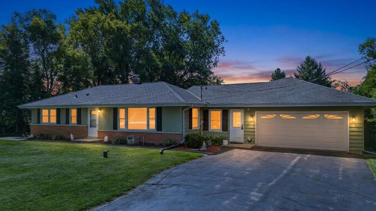 N84W19255 Menomonee Ave, Menomonee Falls, WI 53051