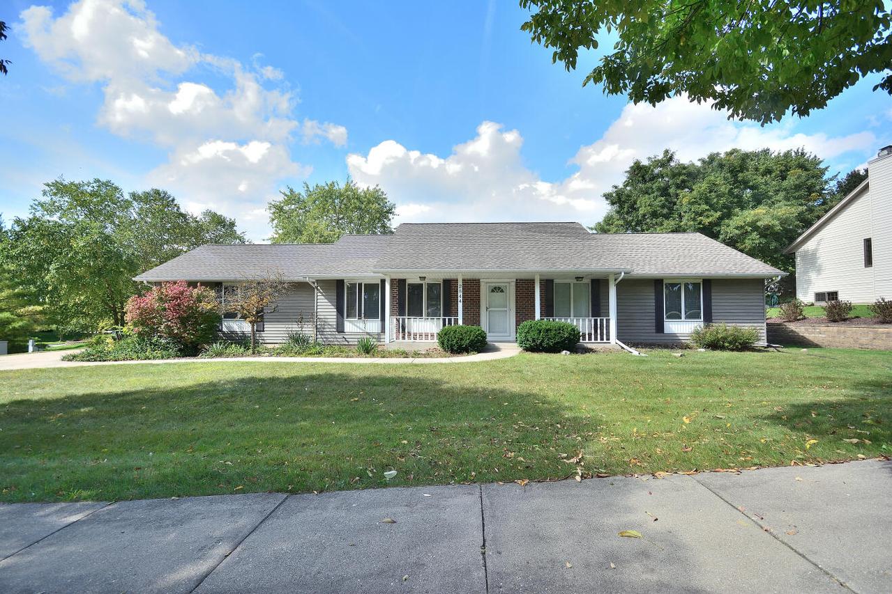 2844 Apache Pass, Waukesha, WI 53188