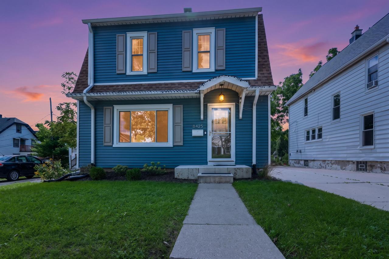 8425 W Mitchell St, West Allis, WI 53214