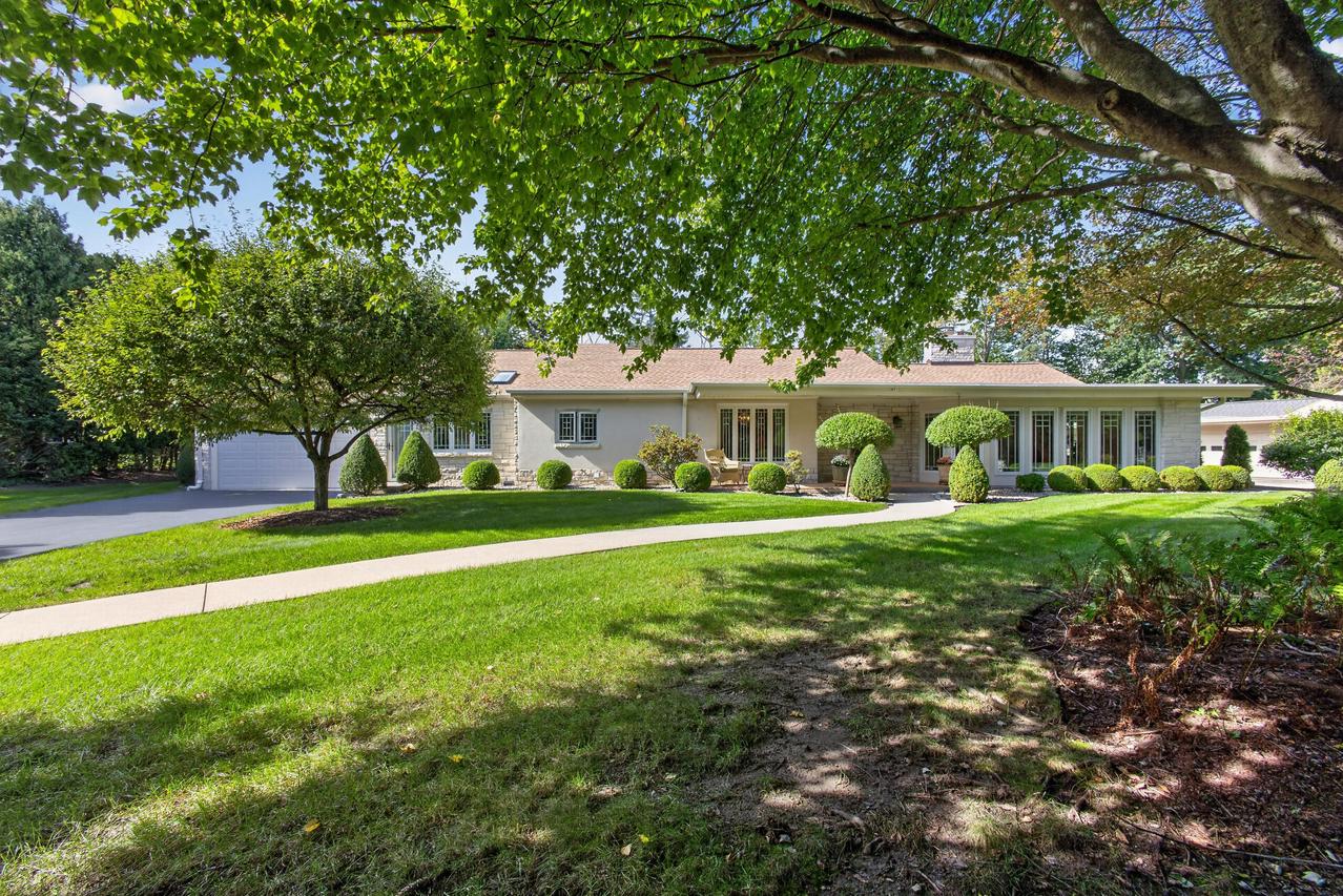 6717 N Holly Ct, Fox Point, WI 53217