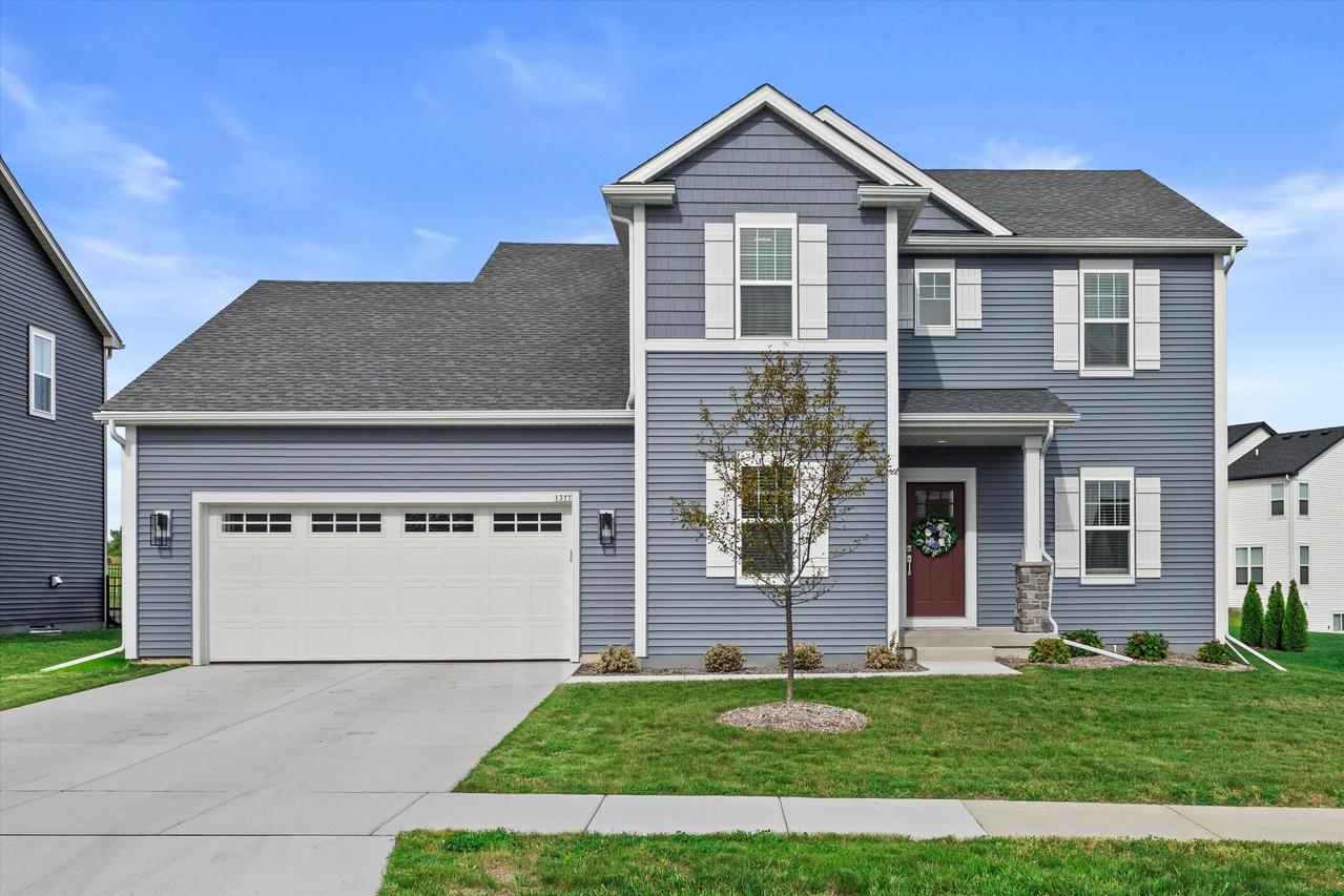 1377 Scotsland Ln, Oconomowoc, WI 53066