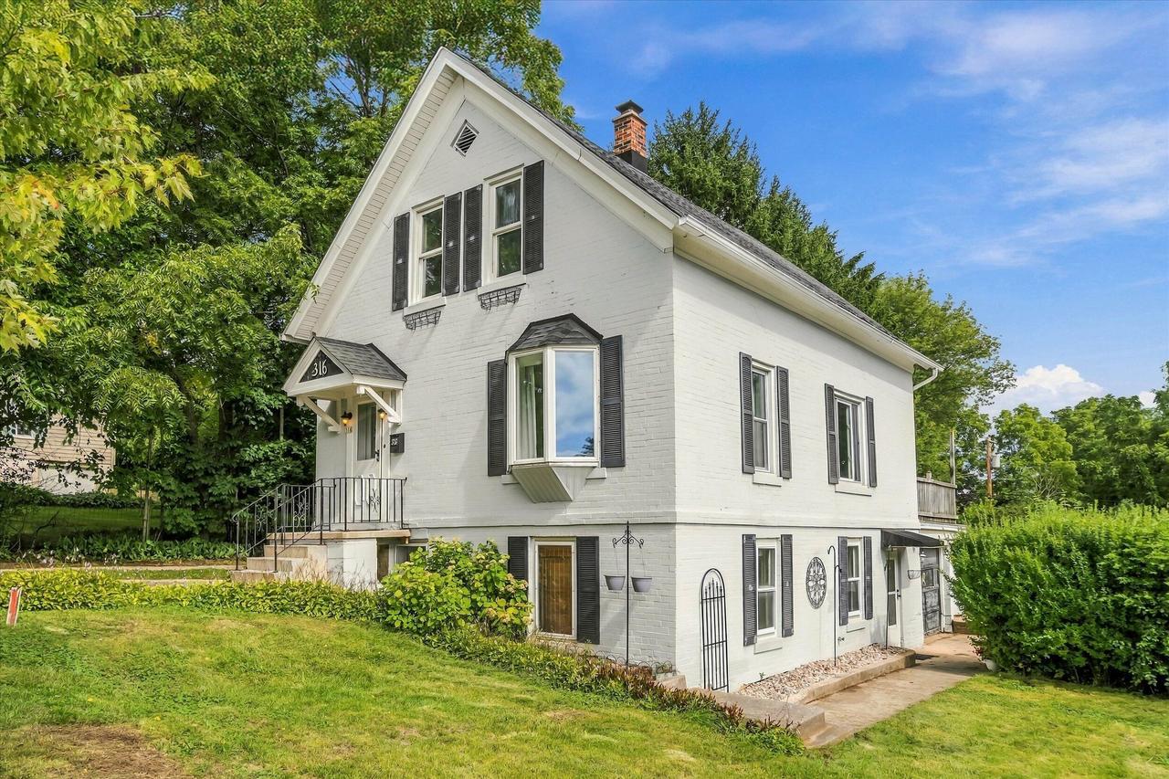 316 S Garfield Ave, Port Washington, WI 53074