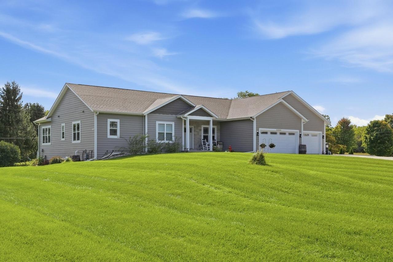 N120W20255 Dolores Ct, Germantown, WI 53022