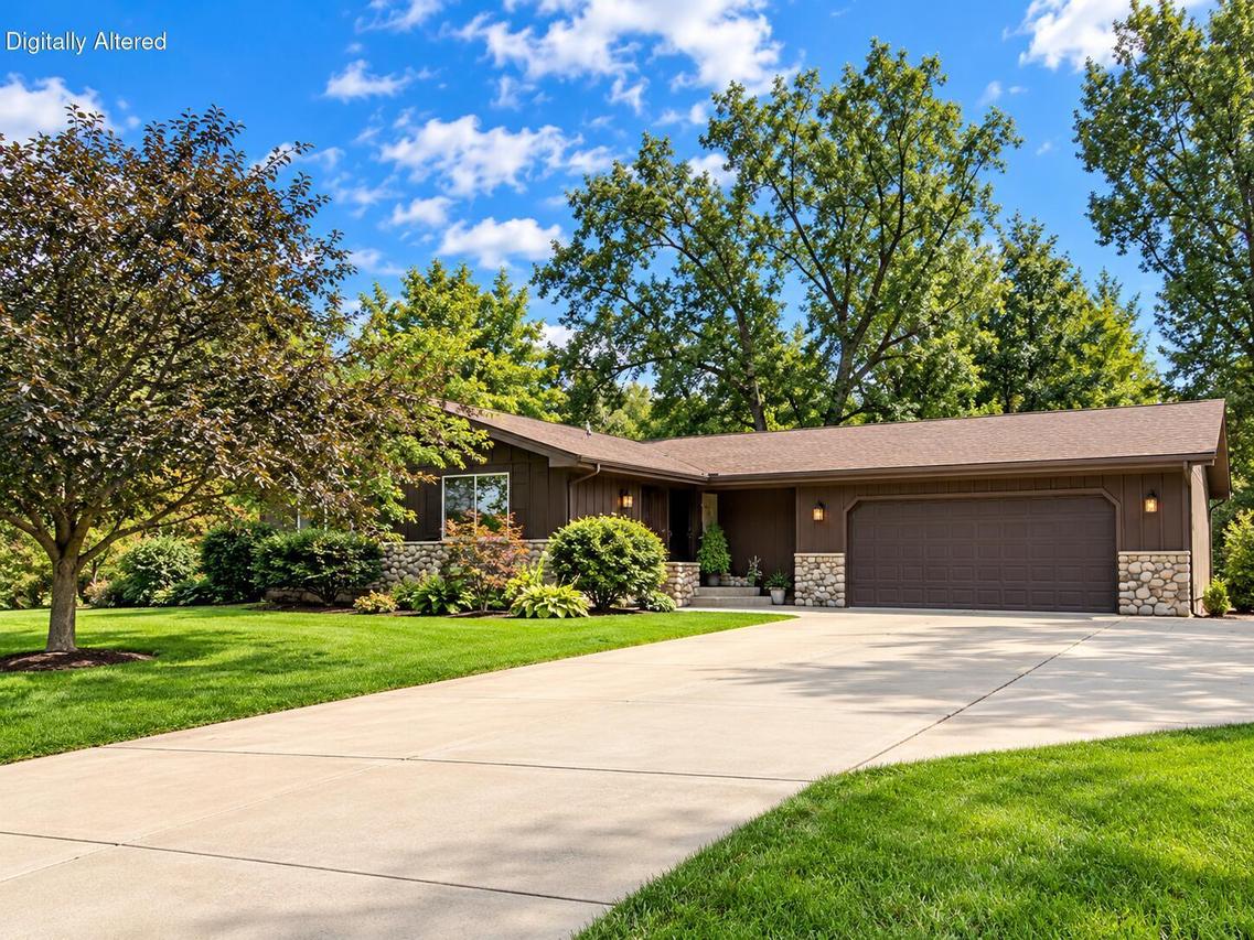 130 S Teri Ln, Hartford, WI 53027