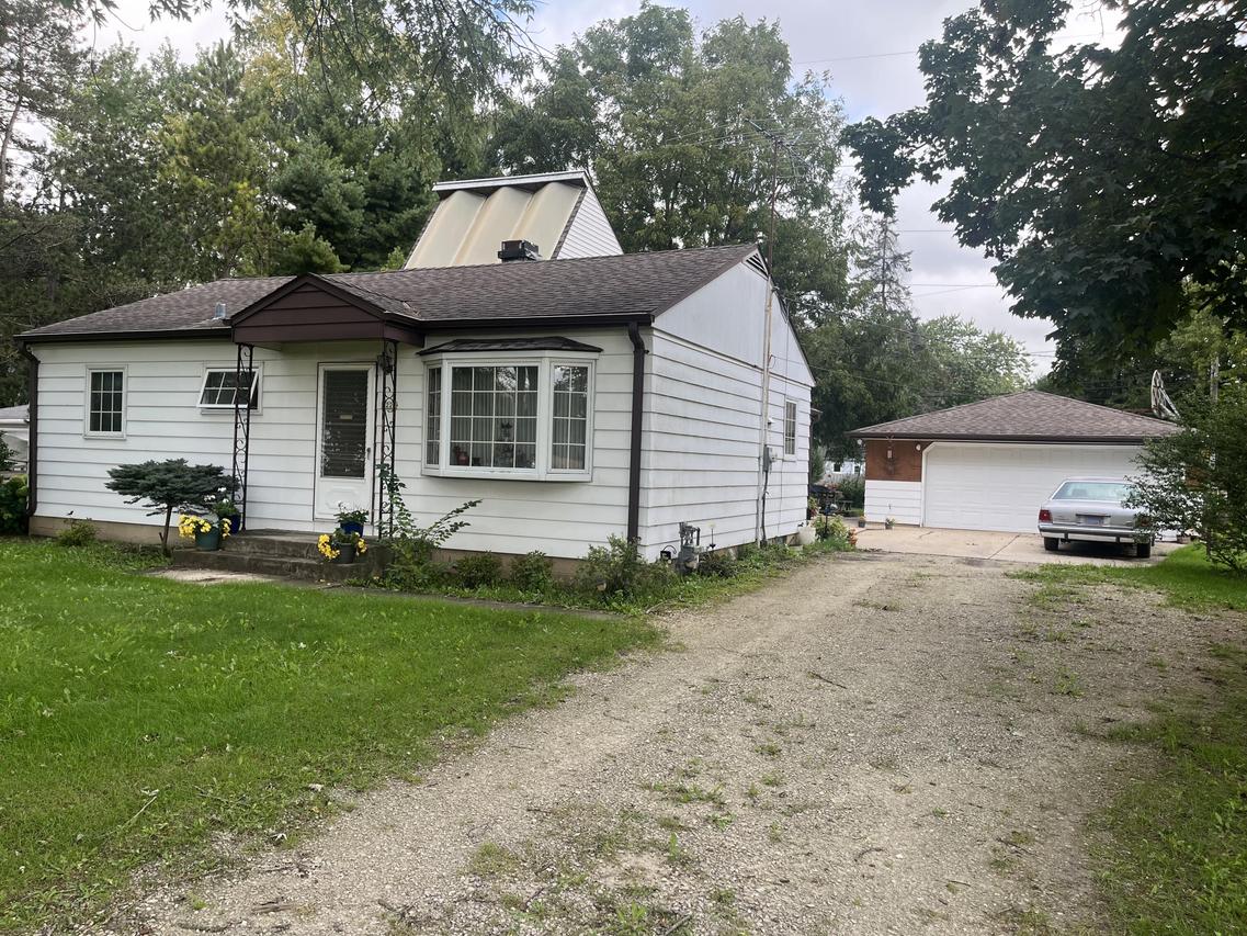 1224 E Alan Rd, Oak Creek, WI 53154