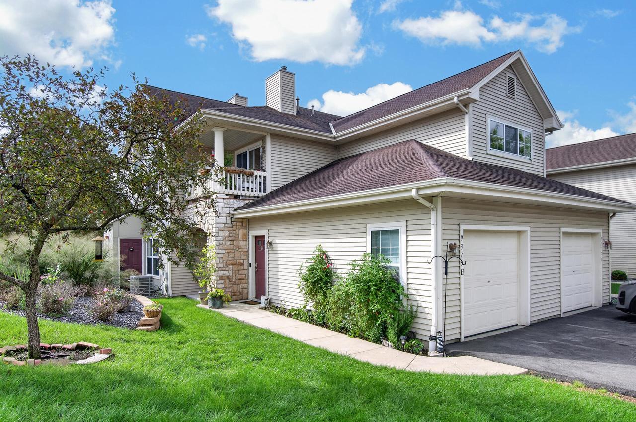 9375 S Cobblestone Way #H, Franklin, WI 53132
