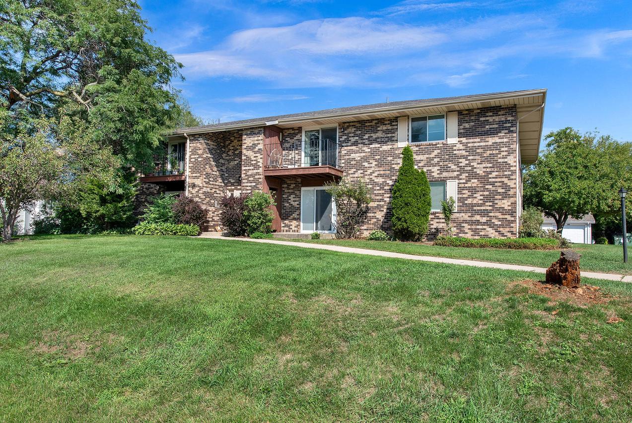 4909 Scotts Way #202, Caledonia, WI 53402