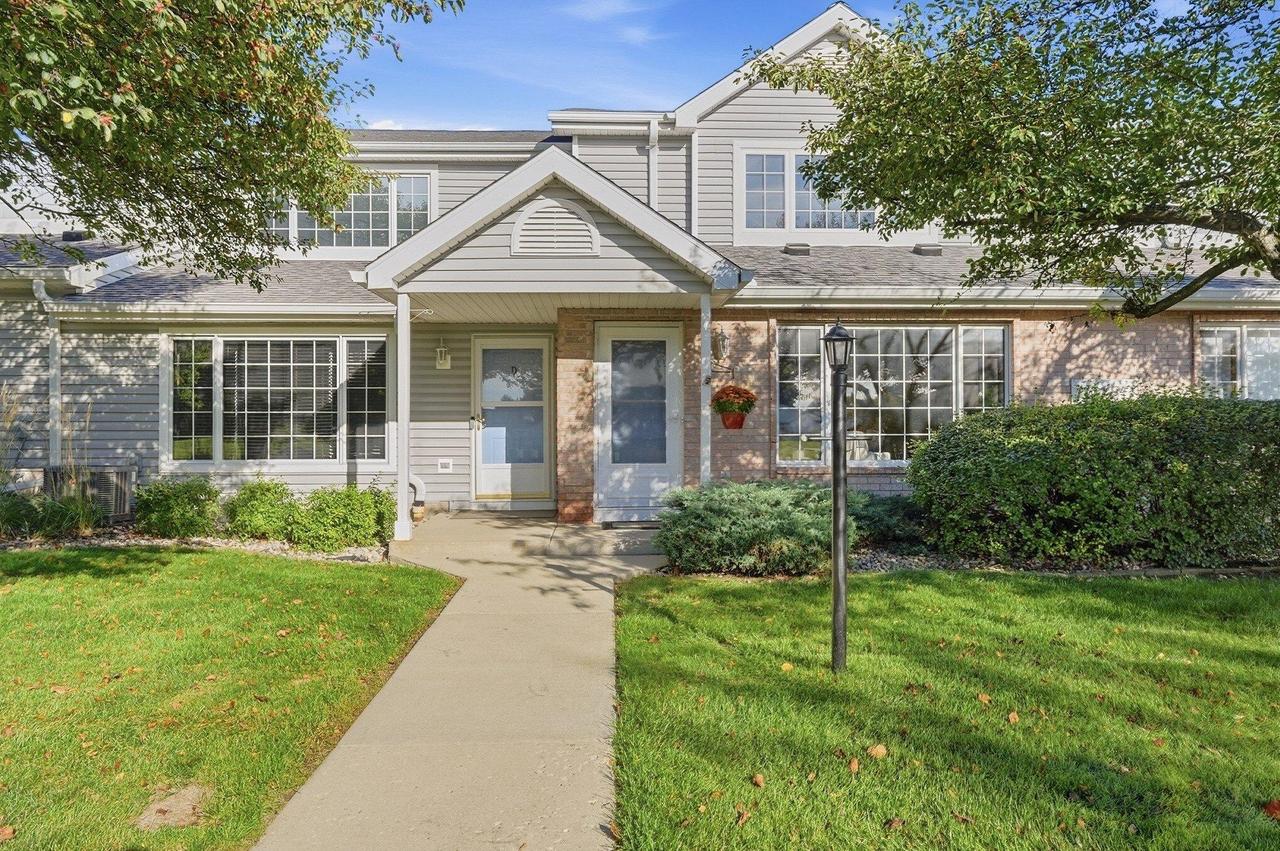 10180 W Whitnall Edge Cir #C, Franklin, WI 53132