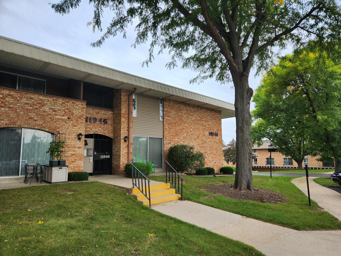 11946 W Mill Rd #3, Milwaukee, WI 53225