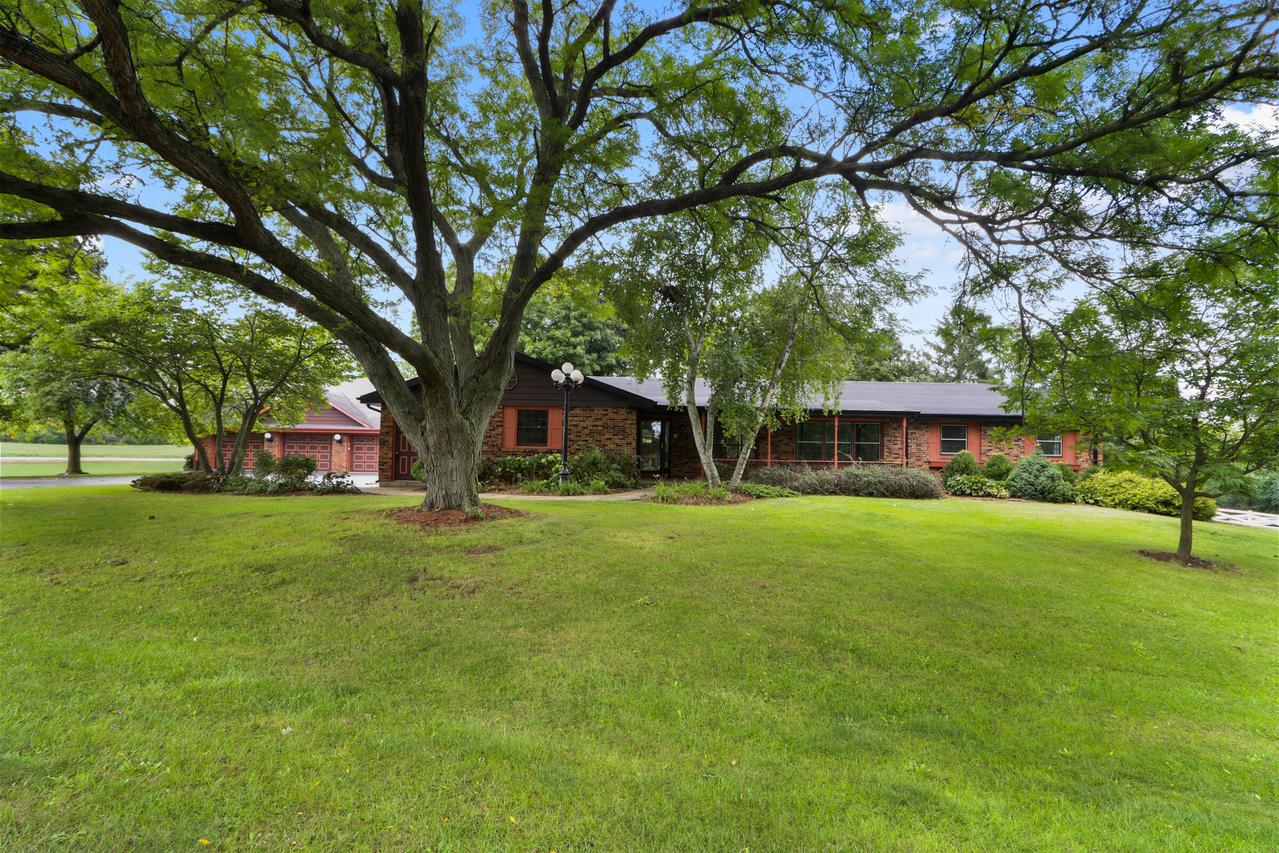 7560 W Pleasant St, Darien, WI 53115
