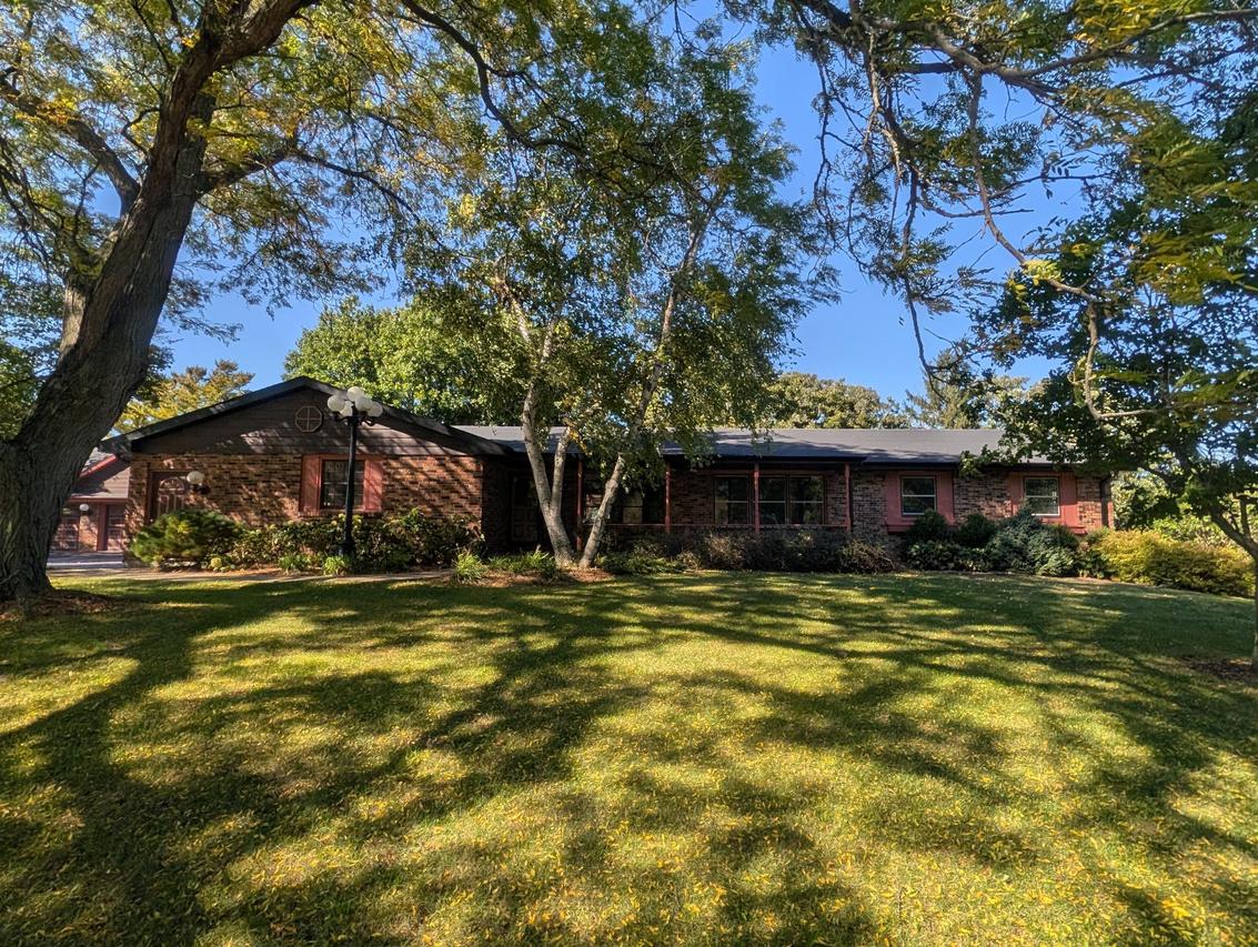 W7560 W Pleasant St, Darien, WI 53115