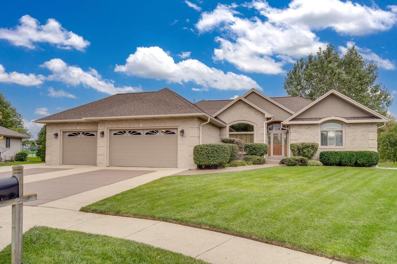 8223 68th Ave, Kenosha, WI 53142