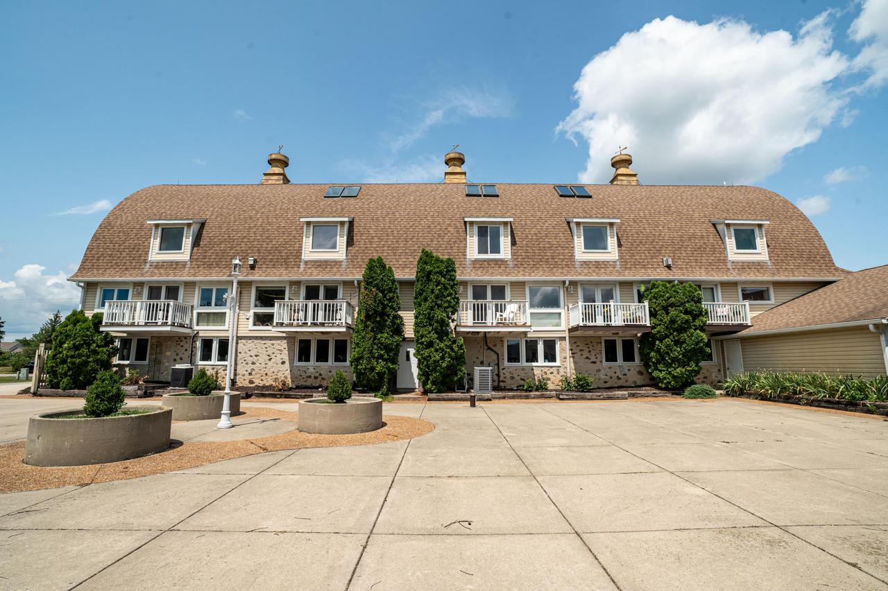 28641 N Lake Dr #3C, Waterford, WI 53185