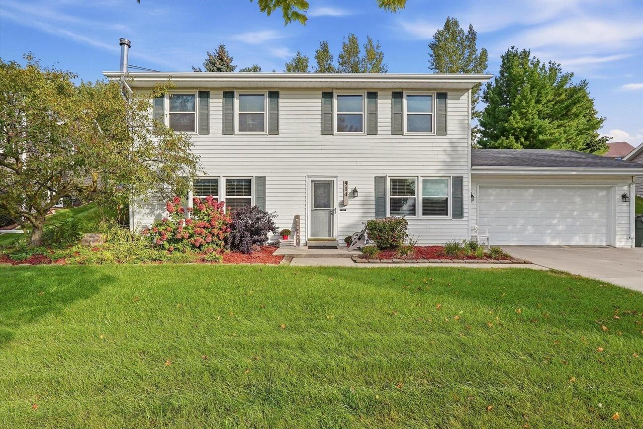 914 W Kings Ridge, West Bend, WI 53090