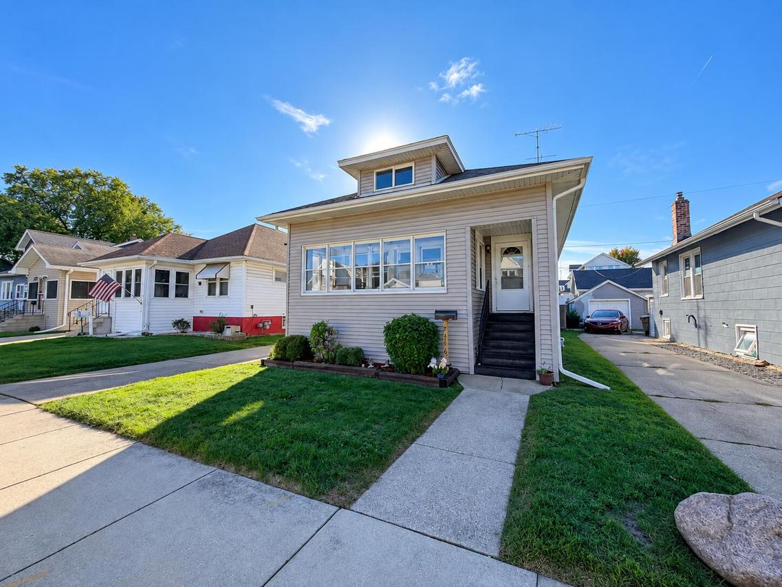 7116 37th Ave, Kenosha, WI 53142