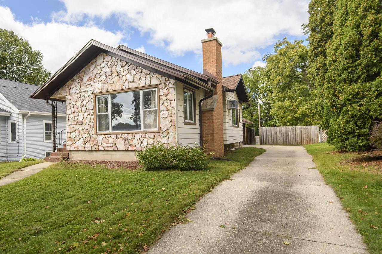 414 Prospect Ave, Waukesha, WI 53188