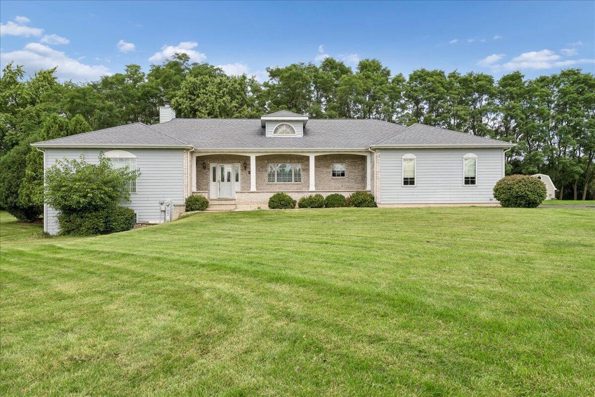 W5570 Double Dr, Walworth, WI 53184