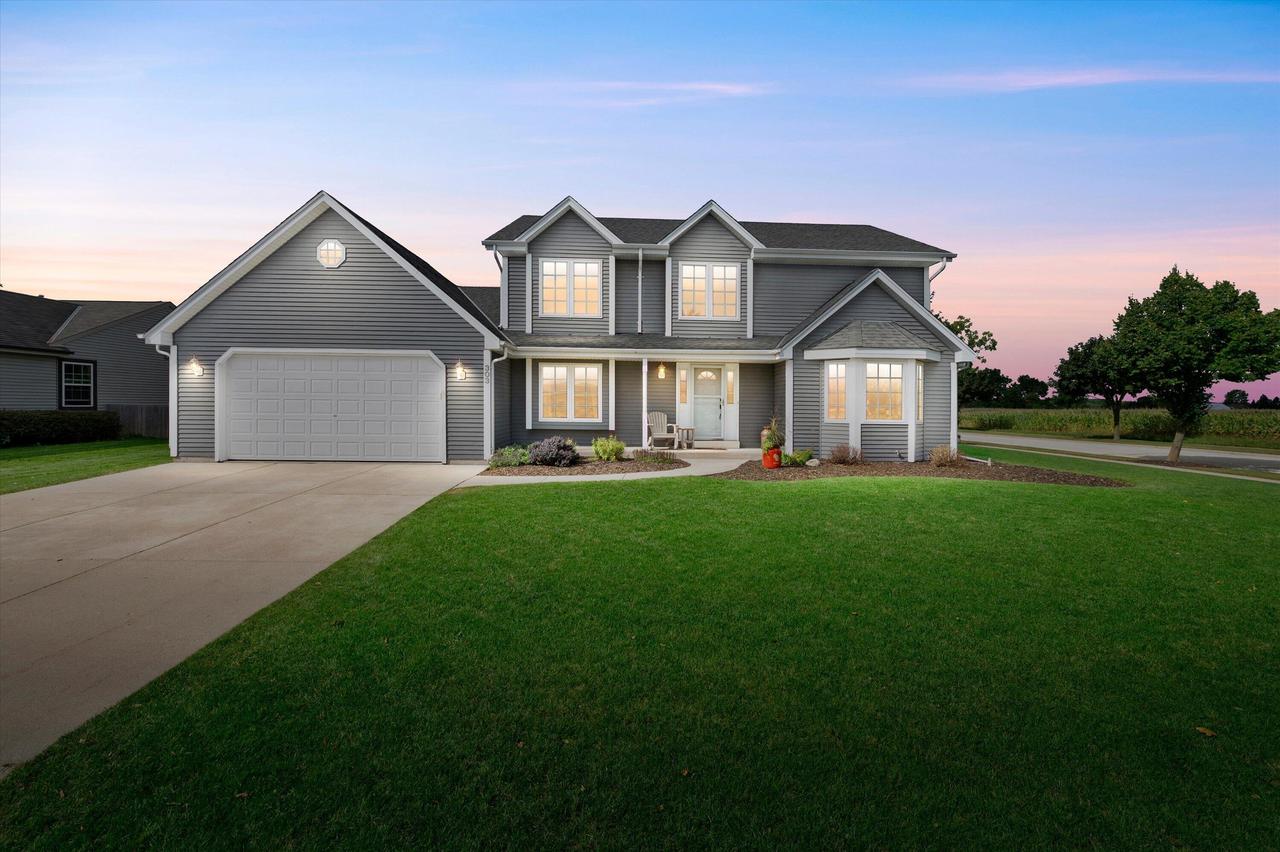 303 S Pheasant Pl, Saukville, WI 53080