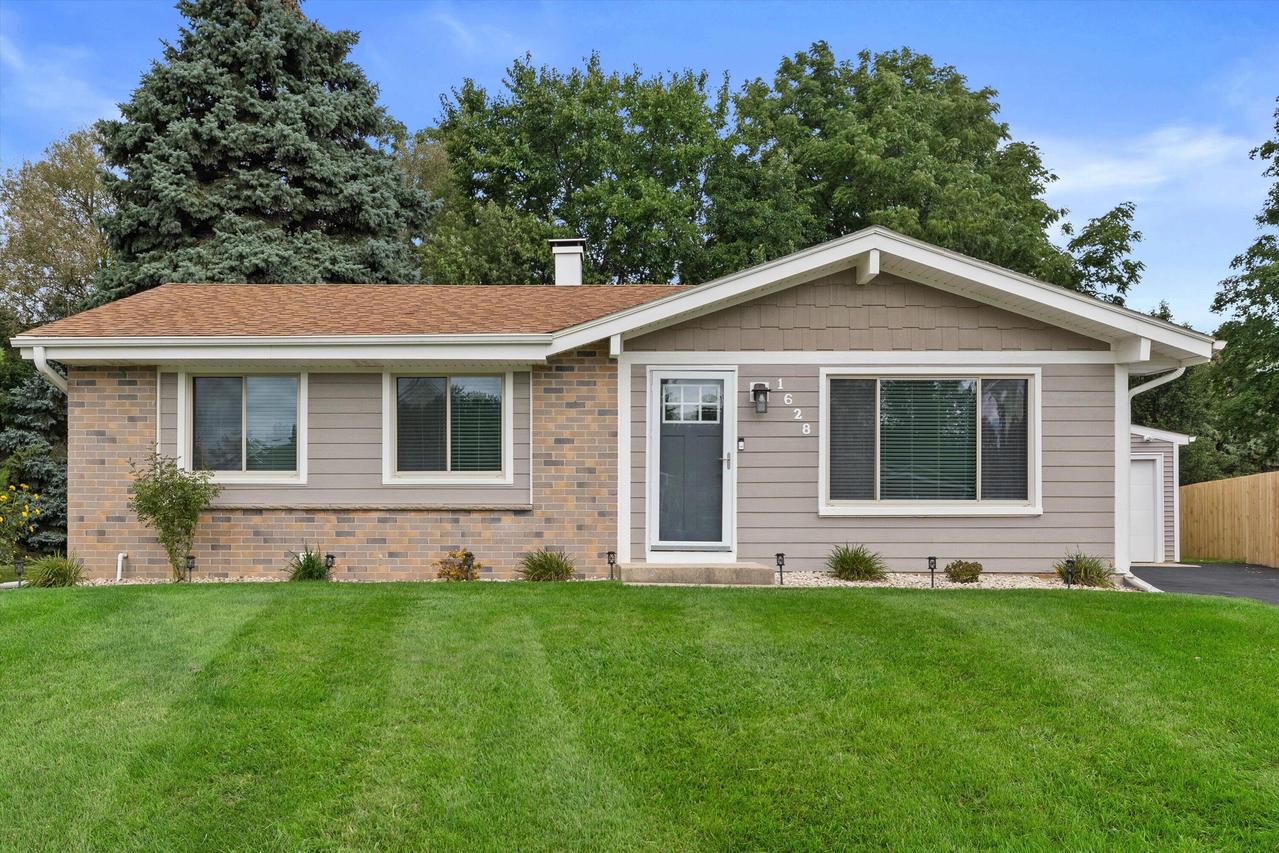 1628 Wiese Ln, Mount Pleasant, WI 53406