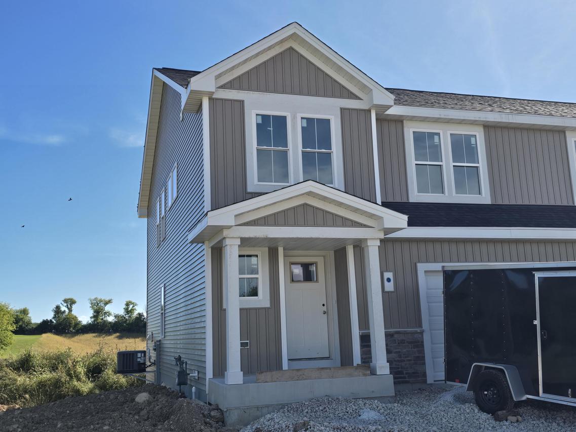 548 Harvest Ln, Jackson, WI 53027