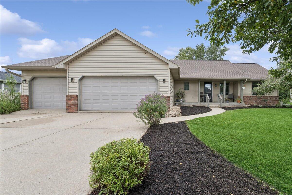 548 Winter Dr, Walworth, WI 53184