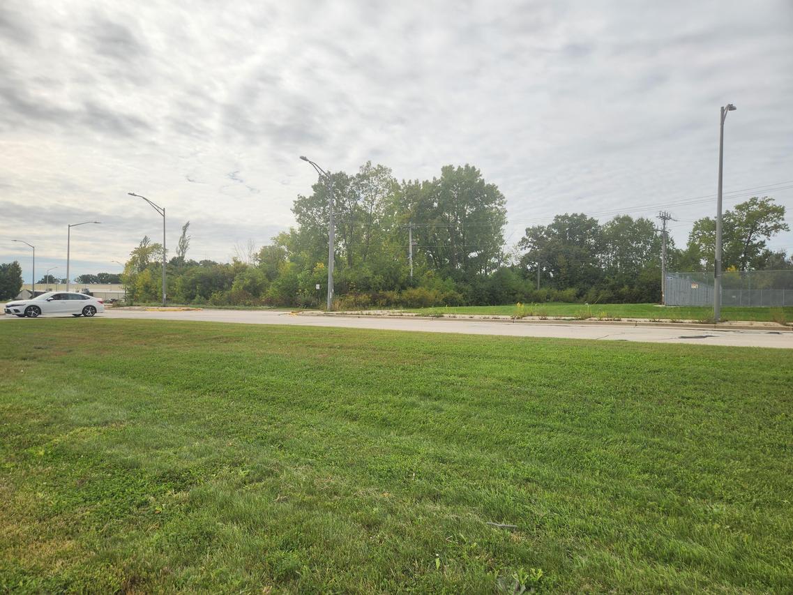 621 W Rawson Ave, Oak Creek, WI 53154