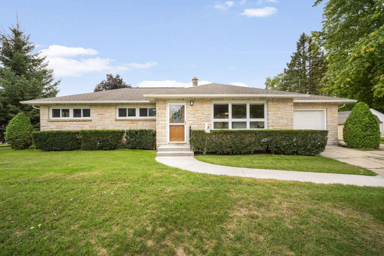 1405 Beverly Ln, West Bend, WI 53090