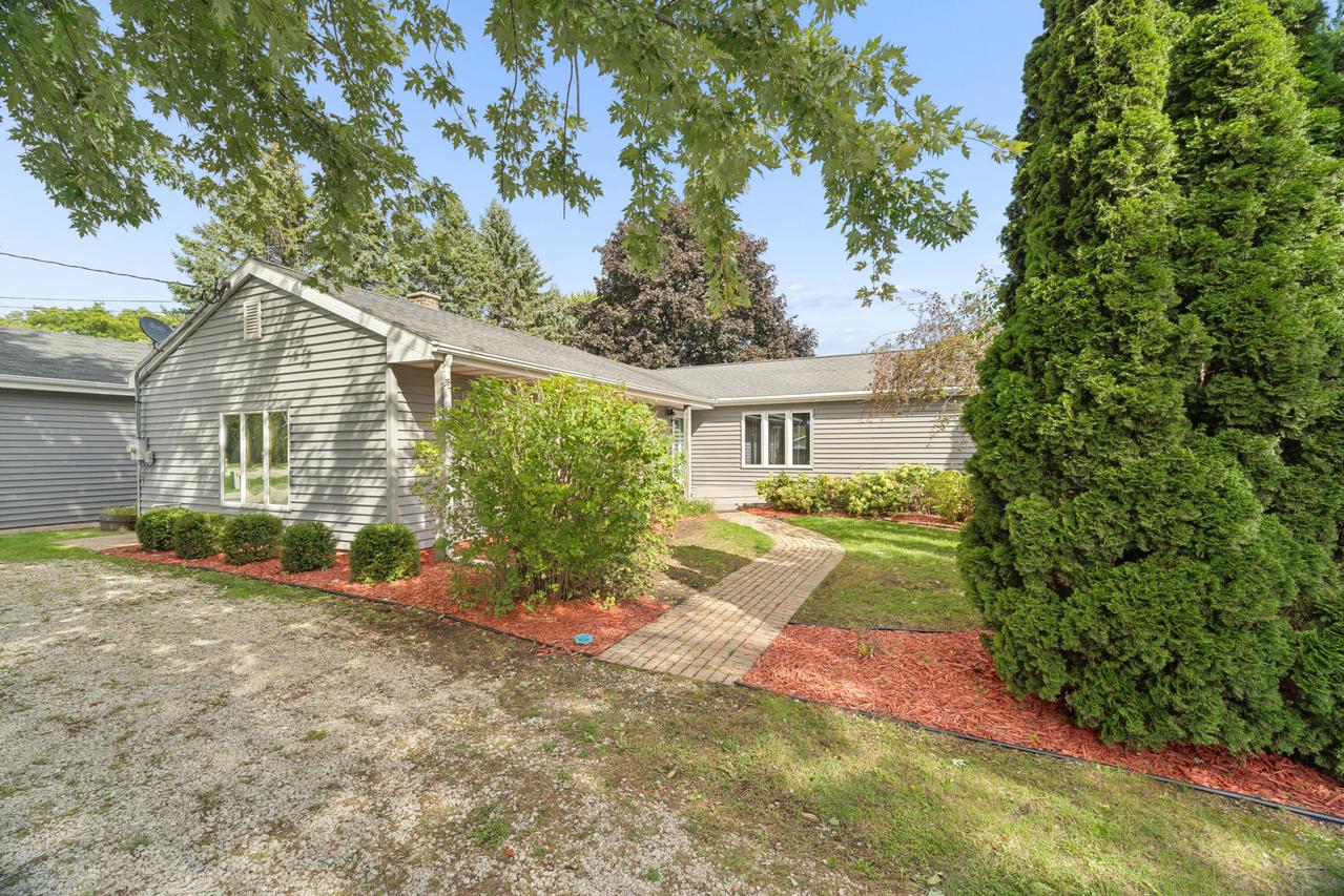 N7869 Lakeshore Dr, Friendship, WI 54937