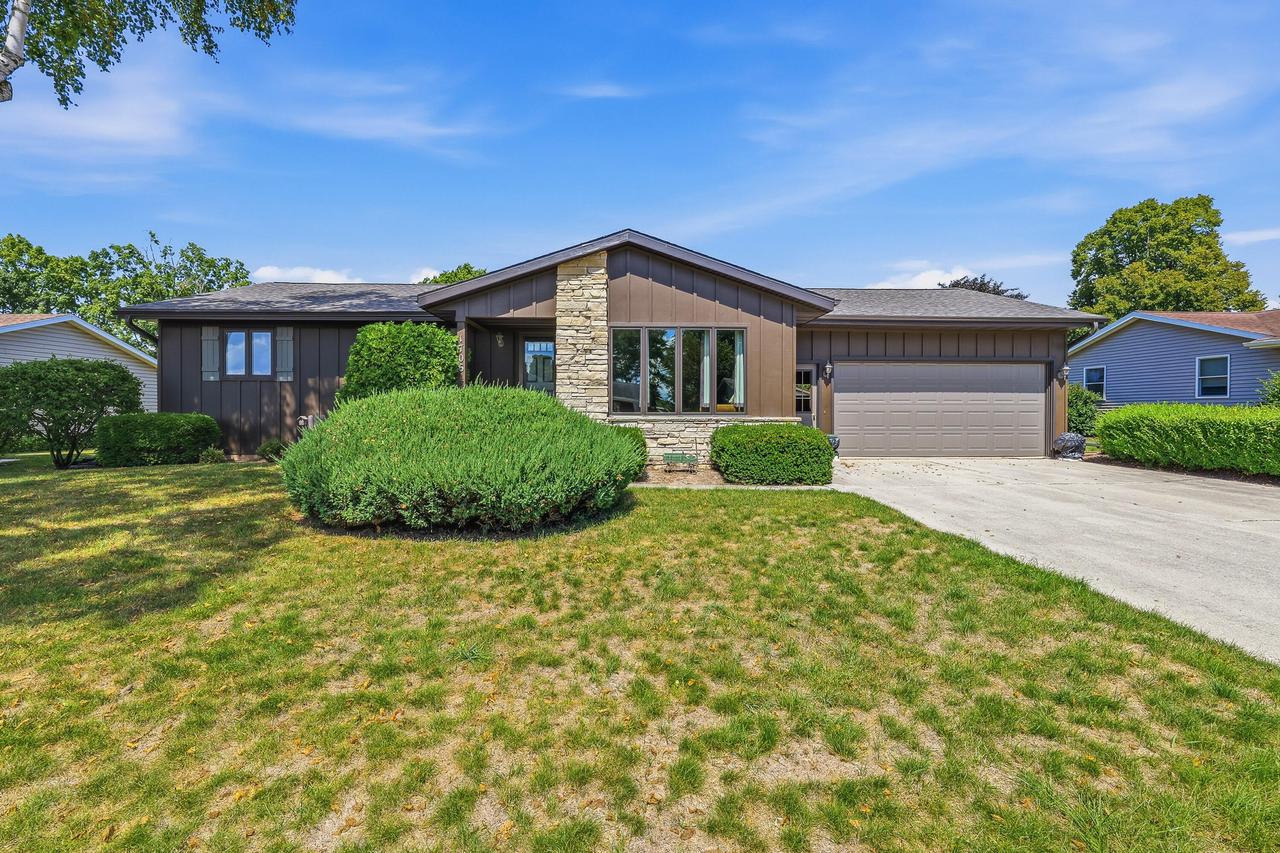 1706 Sunset Ln, New Holstein, WI 53061
