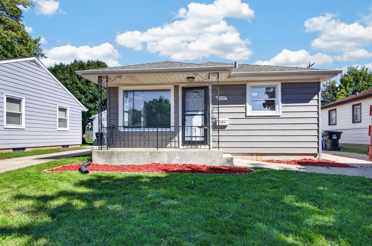 2039 Wustum Ave, Racine, WI 53404