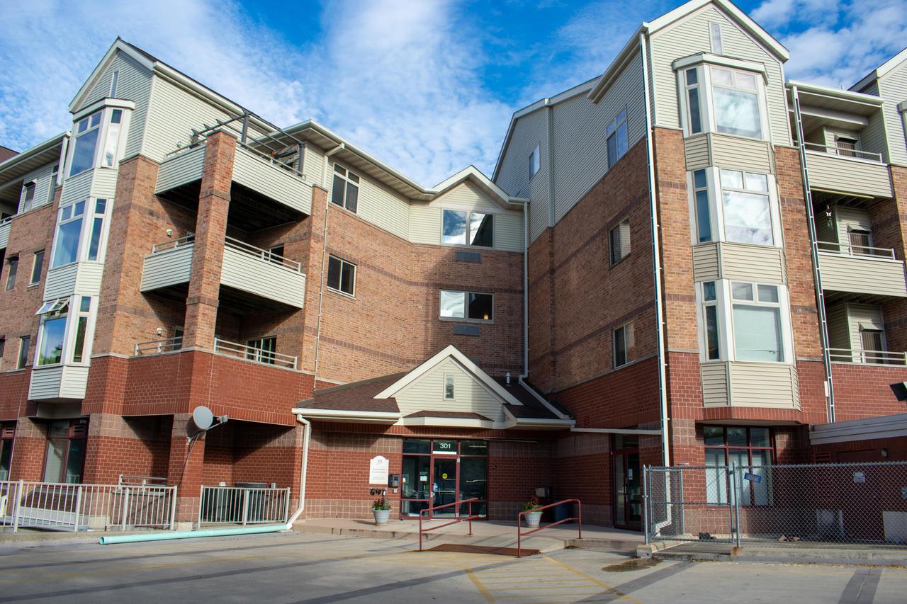 301 Harbour Town Dr #327, Madison, WI 53717