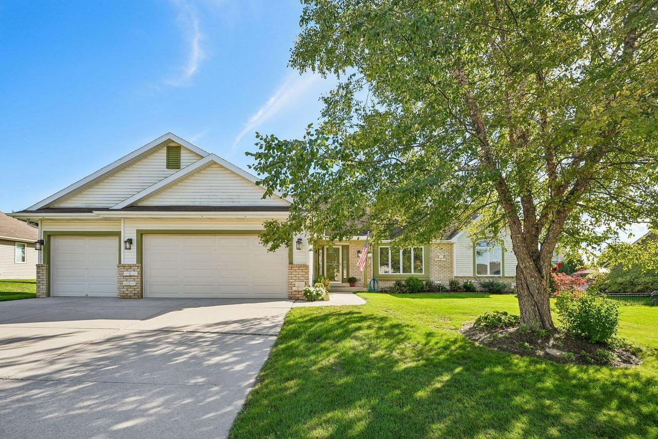 281 Louvain Ln, Belgium, WI 53004
