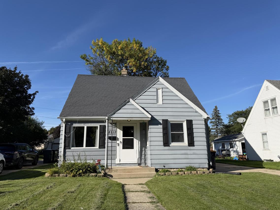 8712 W Montana Ave, West Allis, WI 53227