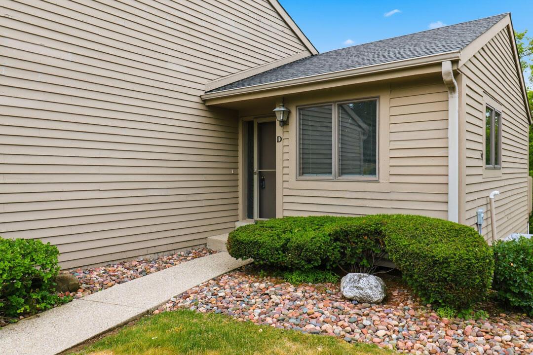 2962 Madison St #D, Waukesha, WI 53188