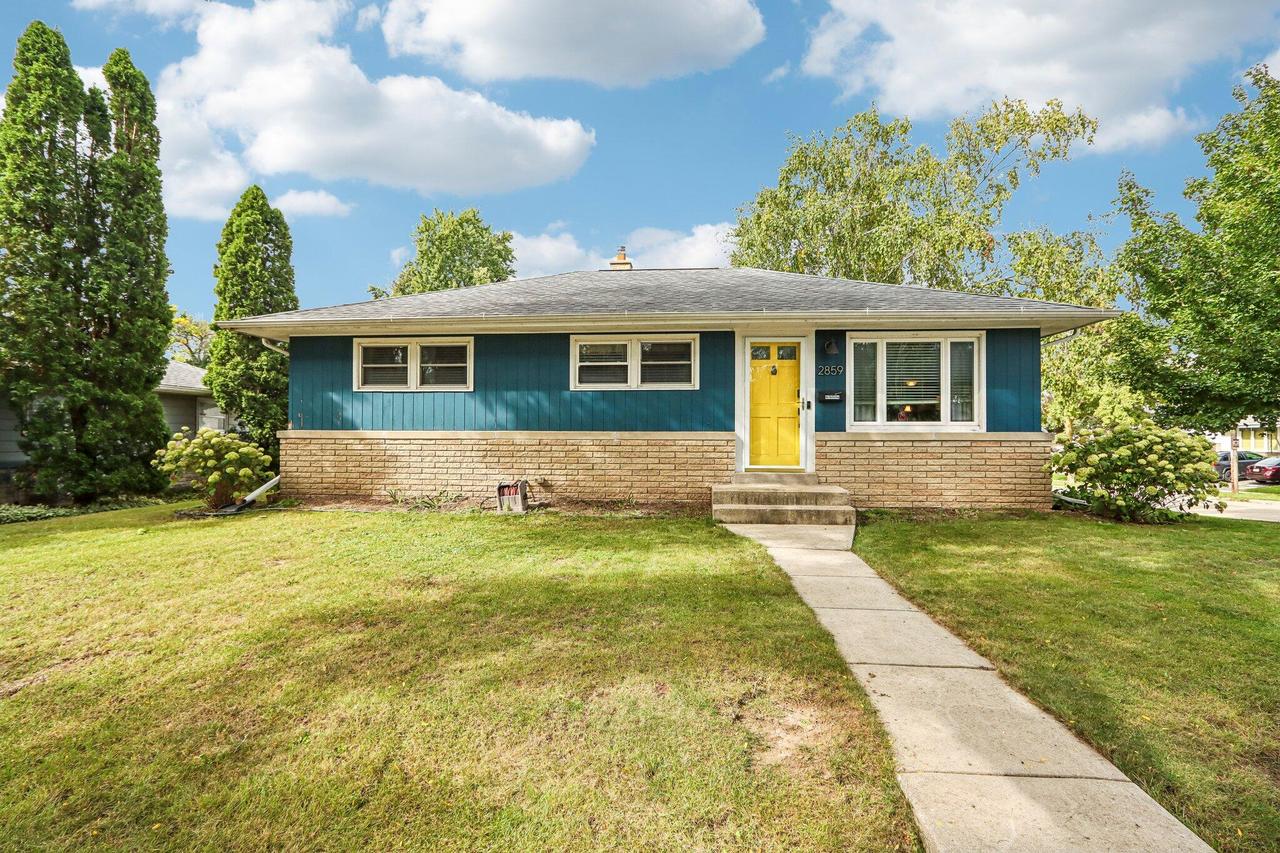 2859 S 96th St., West Allis, WI 53227